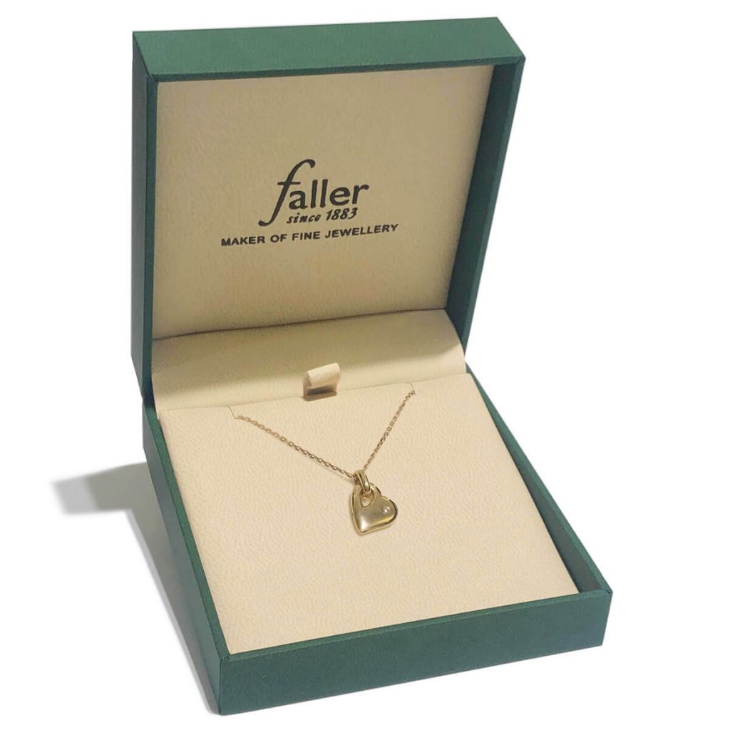 Gold heart pendant, faller box
