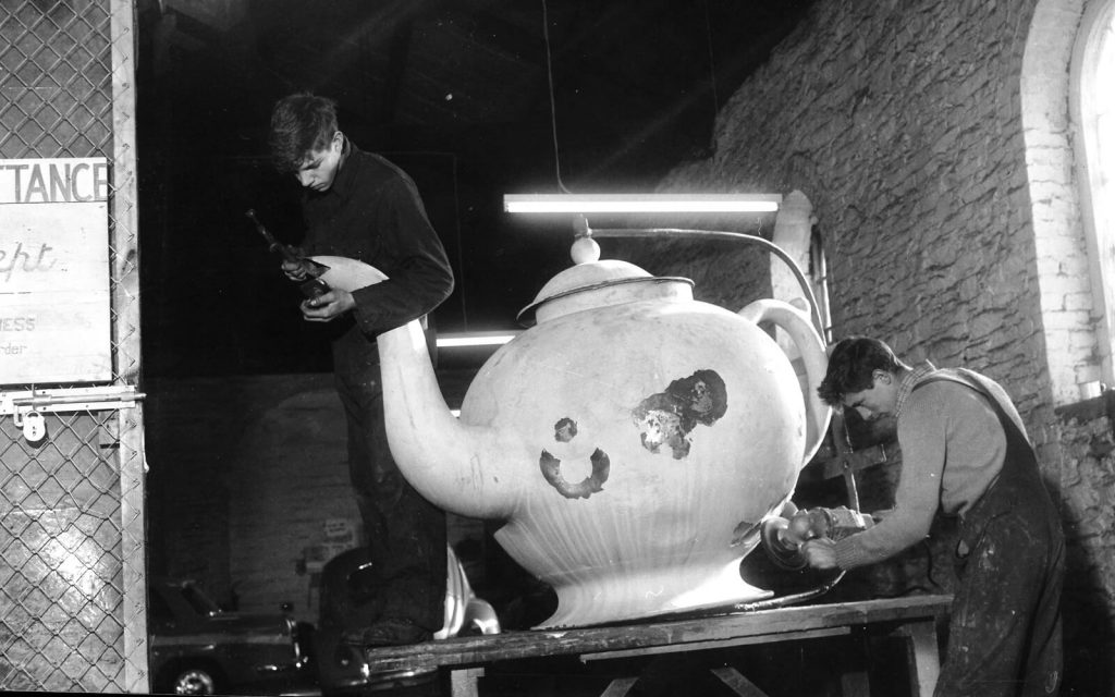 Golden teapot sign, repair 1963, Derry/ Londonderry,photo courtesy of Derry Journal
