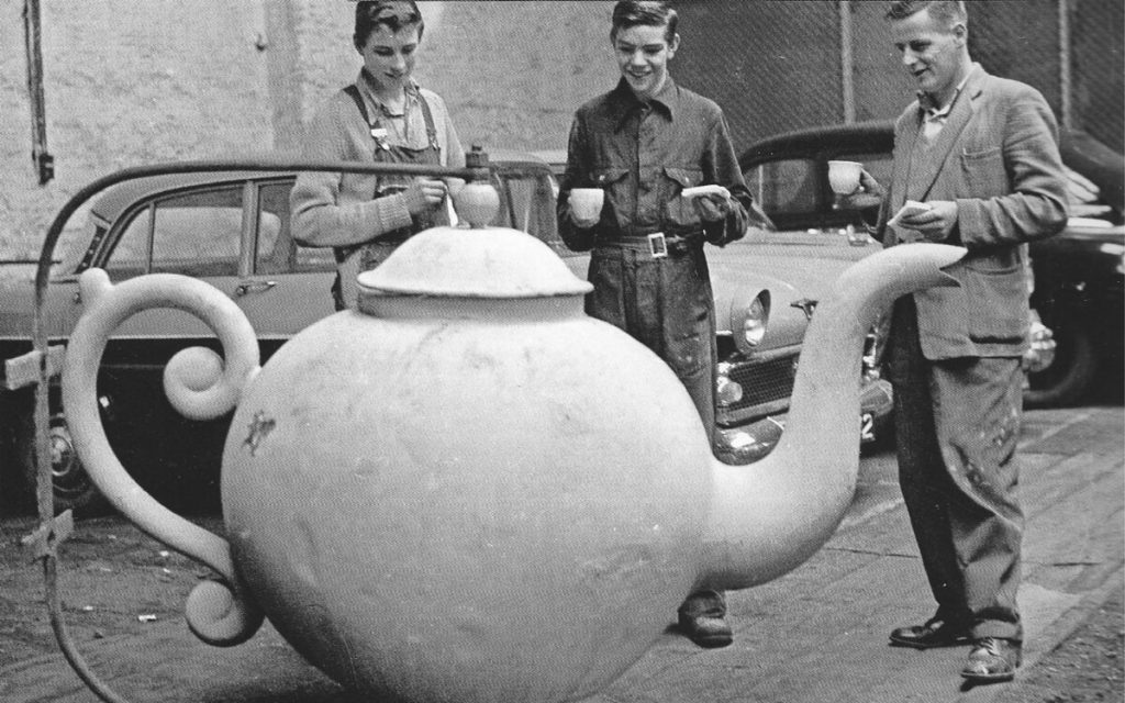 Golden teapot sign, repair 1963, Derry/ Londonderry,photo courtesy of Derry Journal