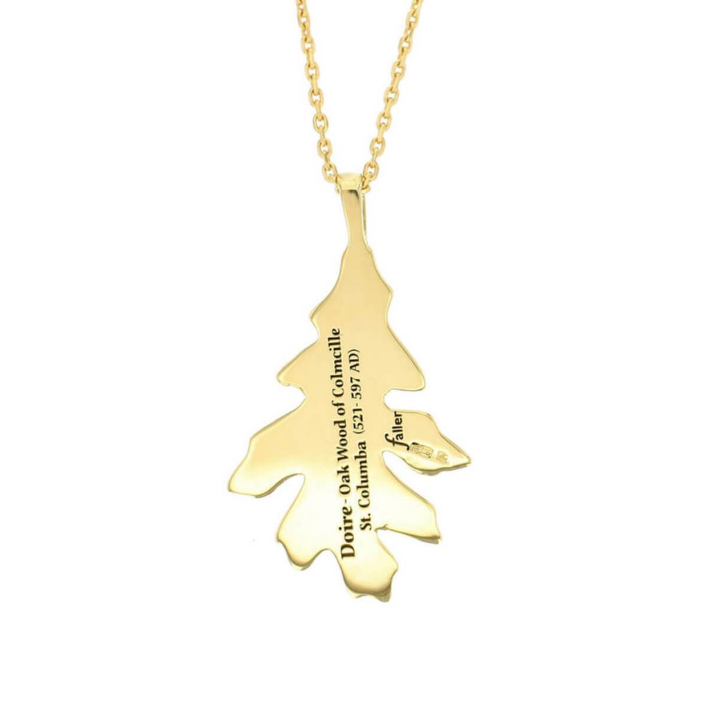18ct yellow gold oak leaf pendant & chain, back view with engraving