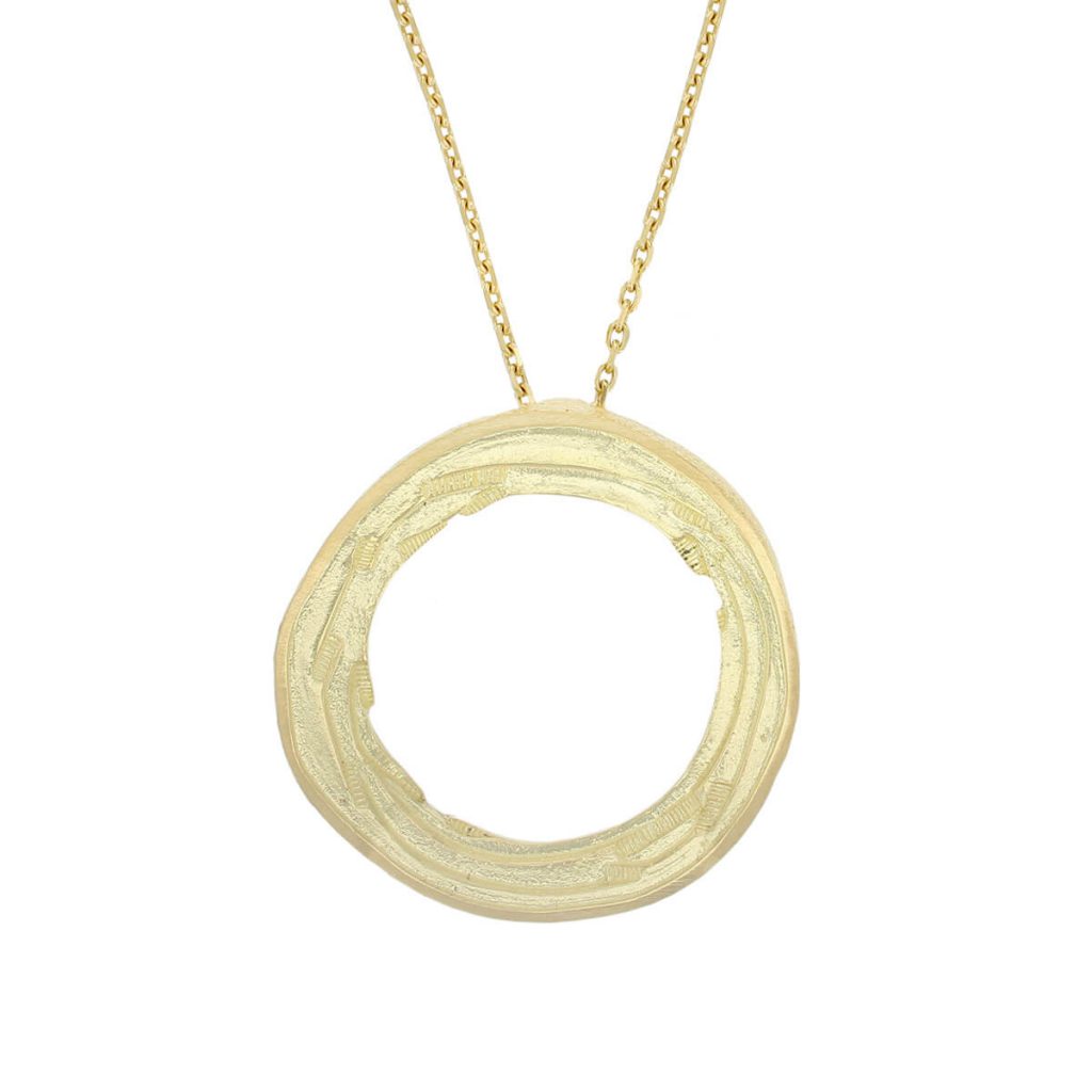 Grianán of Aileach 18ct yellow gold pendant with chain