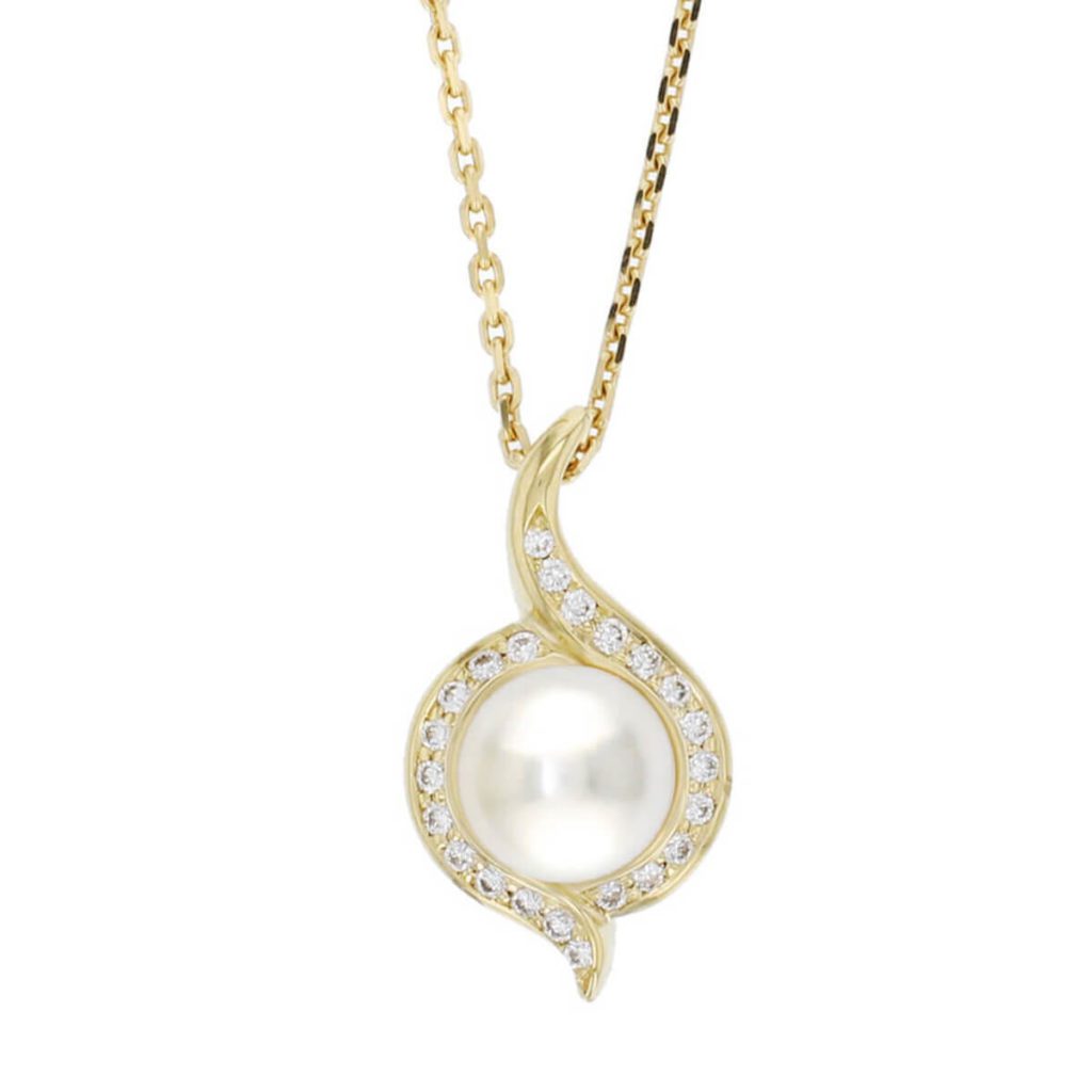 6- 6.5mm Akoya cultured saltwater pearl diamond halo 18ct yellow gold pendant with chain